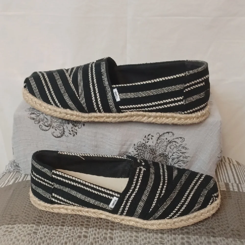 TOMS Shoe Black and White Striped Espadrilles - Picture 1 of 11